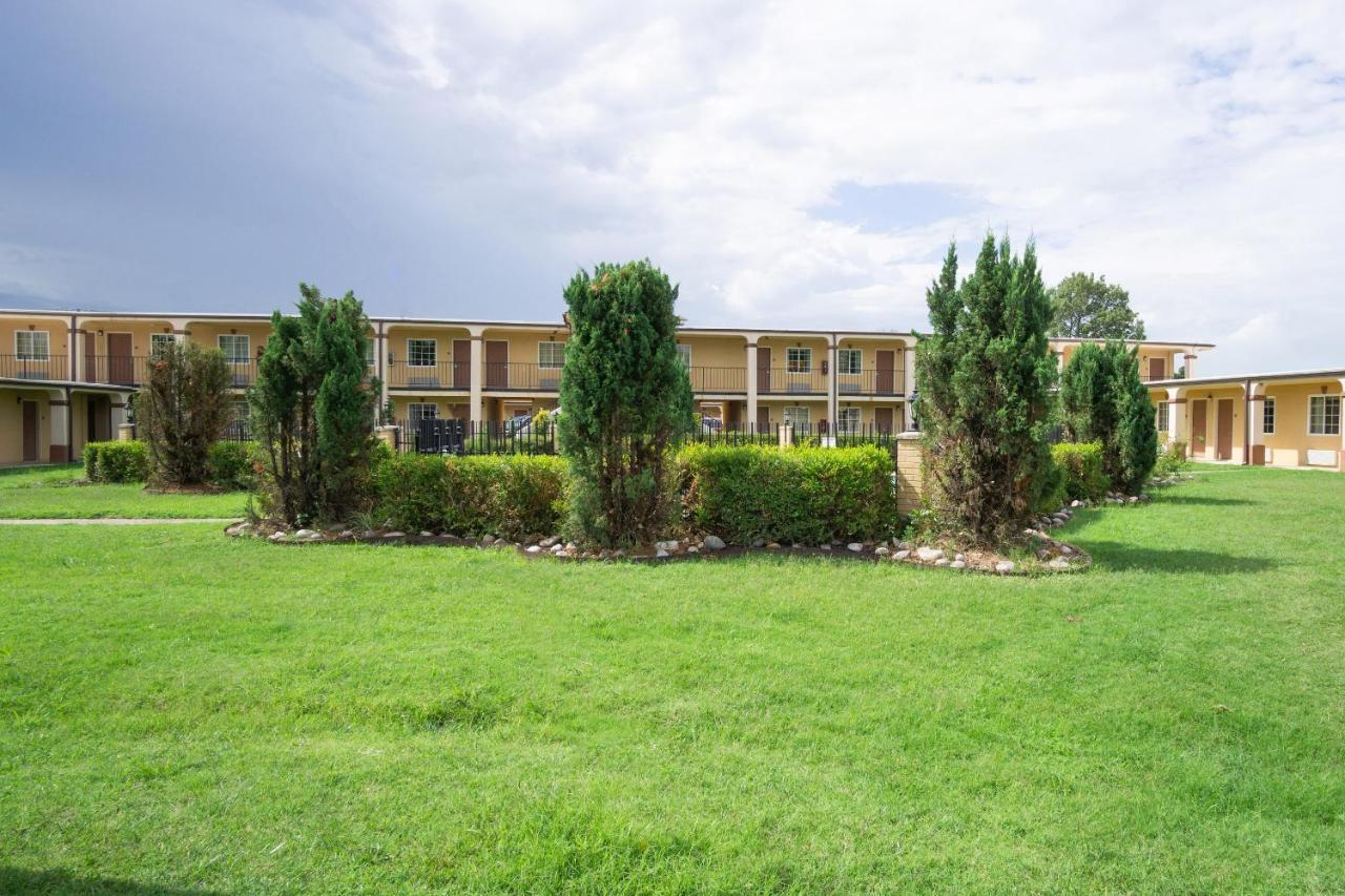 Woodridge Inn And Suites 迈阿密 外观 照片